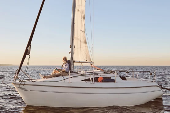 Segelboot neu wie gebraucht: kaufen, finanzieren oder leasen