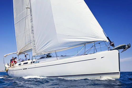Segelyacht neu wie gebraucht: kaufen, finanzieren oder leasen